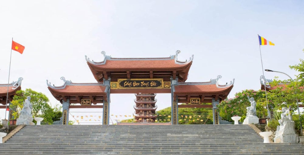 Cổng chùa Đại Tuệ